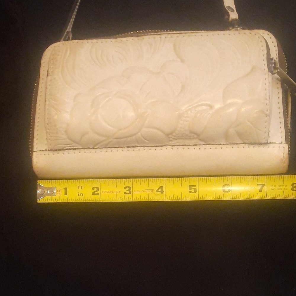 Patricia Nash Cream Wristlet with Embossed Design - Picture 9 of 11